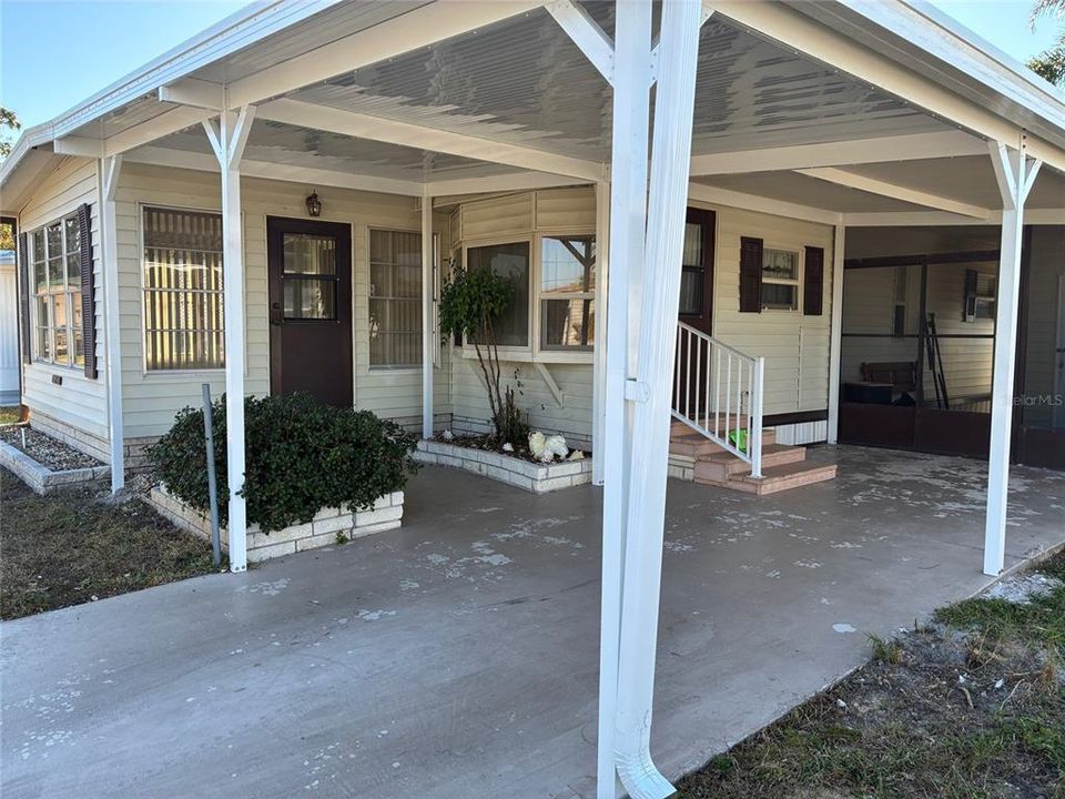 For Sale: $115,000 (2 beds, 2 baths, 768 Square Feet)