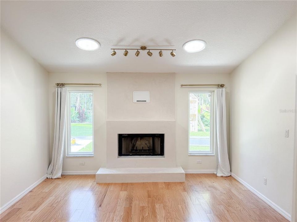 На продажу: $1,089,000 (4 спален, 2 ванн, 2536 Квадратных фут)