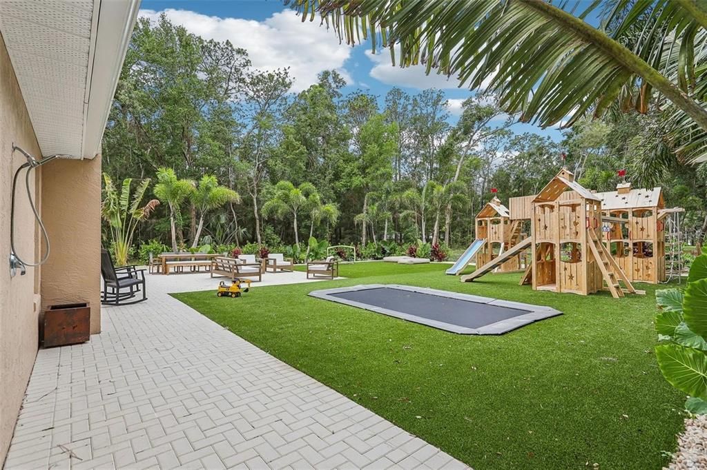 На продажу: $1,089,000 (4 спален, 2 ванн, 2536 Квадратных фут)