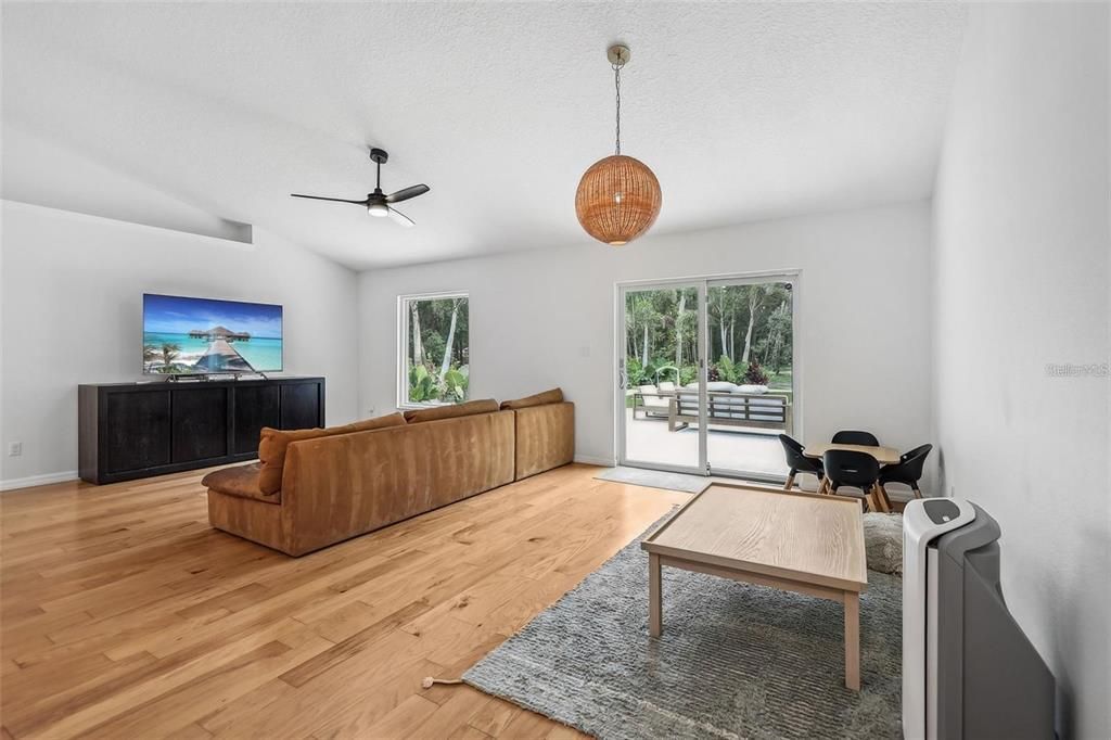 На продажу: $1,089,000 (4 спален, 2 ванн, 2536 Квадратных фут)