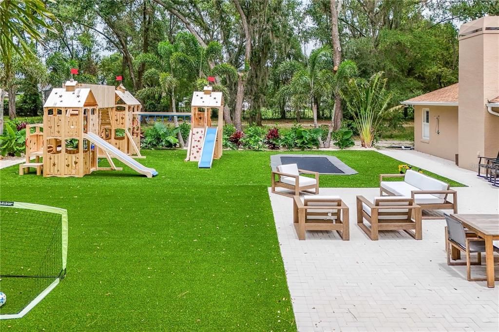 На продажу: $1,089,000 (4 спален, 2 ванн, 2536 Квадратных фут)