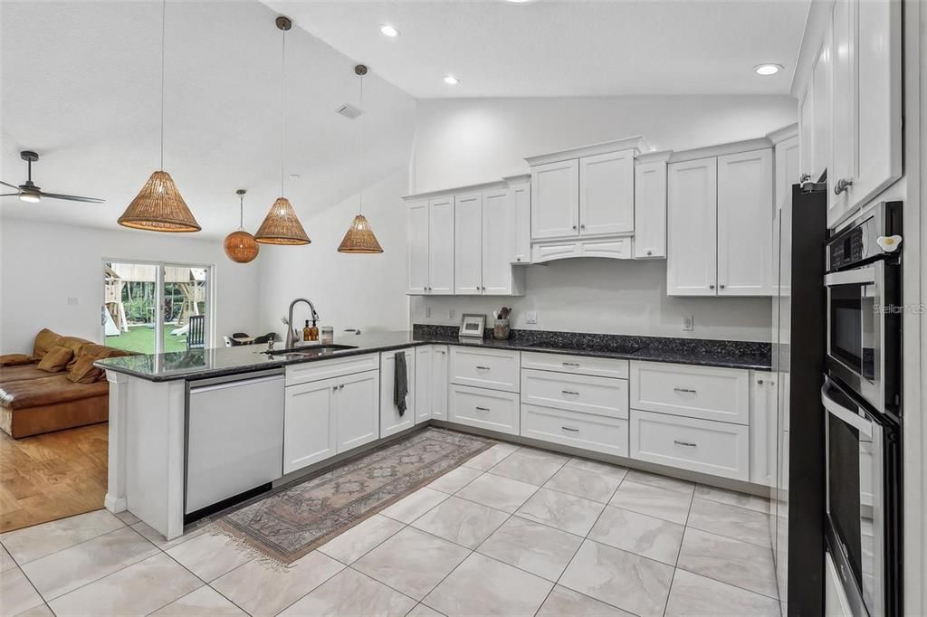 На продажу: $1,089,000 (4 спален, 2 ванн, 2536 Квадратных фут)