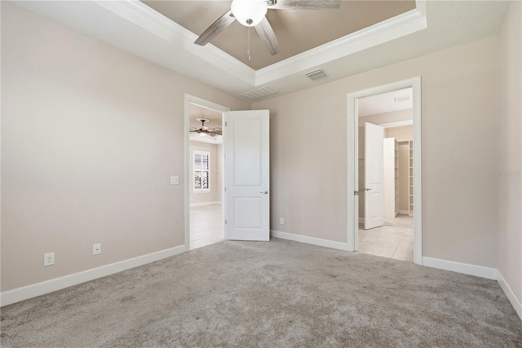 En Venta: $525,000 (3 camas, 2 baños, 1956 Pies cuadrados)