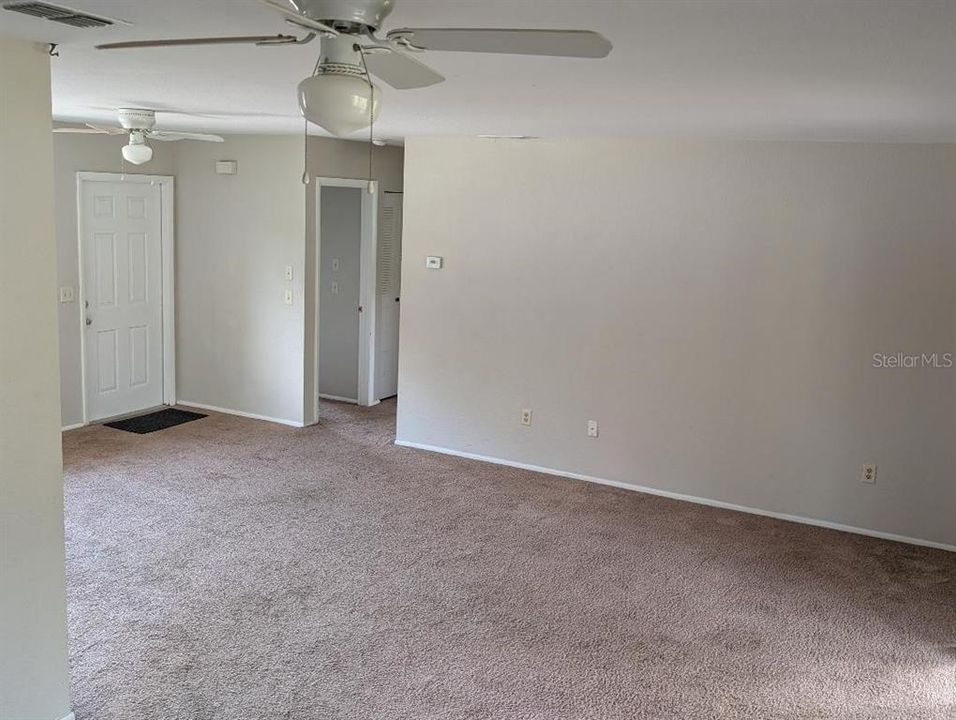 For Sale: $193,500 (2 beds, 1 baths, 904 Square Feet)