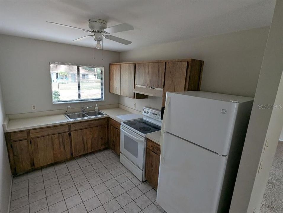 For Sale: $193,500 (2 beds, 1 baths, 904 Square Feet)