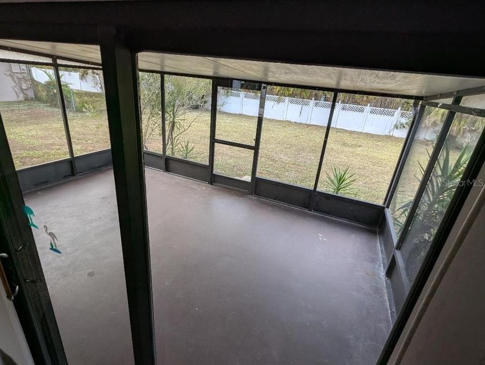 For Sale: $193,500 (2 beds, 1 baths, 904 Square Feet)