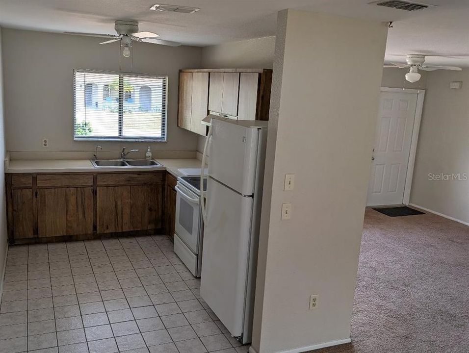 For Sale: $193,500 (2 beds, 1 baths, 904 Square Feet)