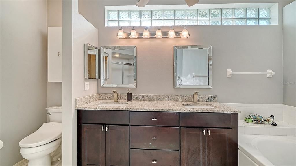 На продажу: $549,000 (2 спален, 2 ванн, 1868 Квадратных фут)