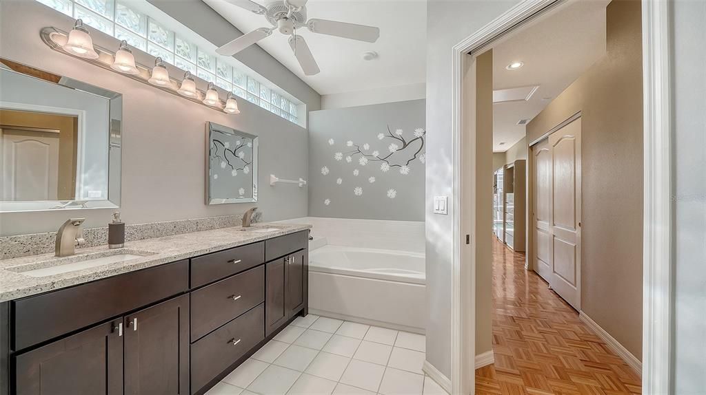 На продажу: $549,000 (2 спален, 2 ванн, 1868 Квадратных фут)