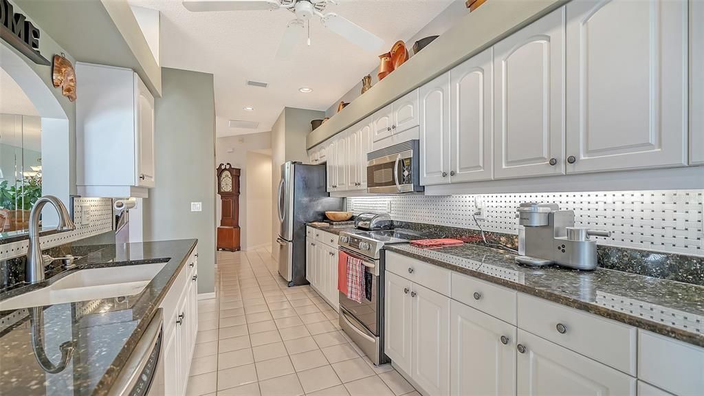 На продажу: $549,000 (2 спален, 2 ванн, 1868 Квадратных фут)