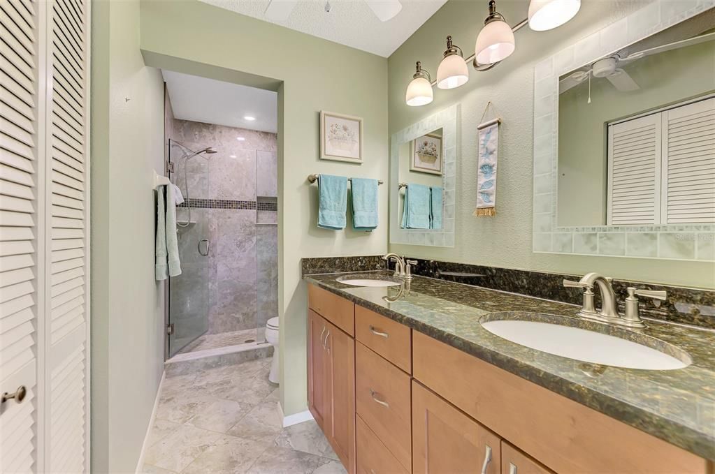 待售: $237,500 (2 贝兹, 2 浴室, 1064 平方英尺)