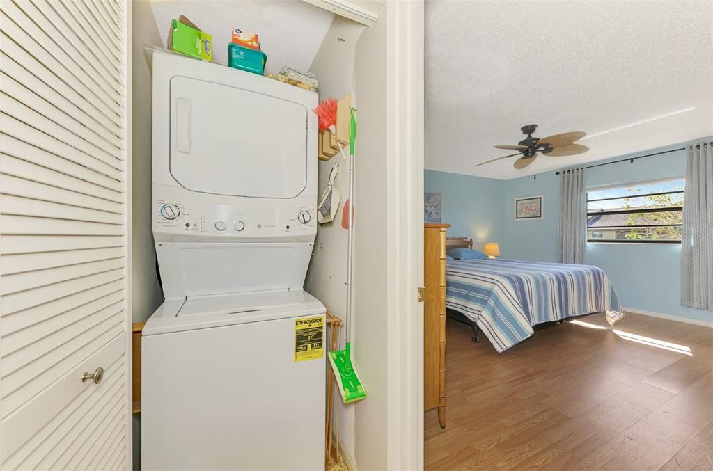 待售: $237,500 (2 贝兹, 2 浴室, 1064 平方英尺)