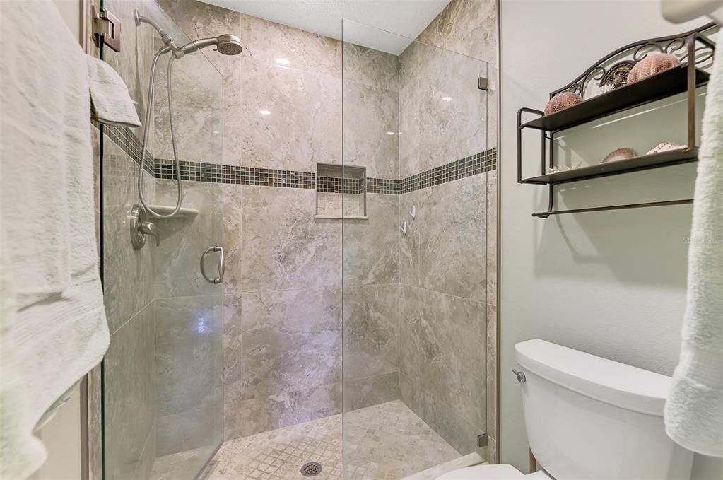 待售: $237,500 (2 贝兹, 2 浴室, 1064 平方英尺)