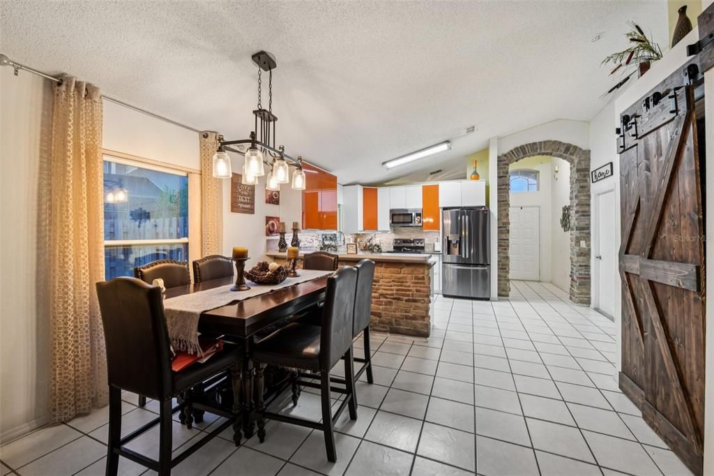 На продажу: $420,000 (4 спален, 2 ванн, 1588 Квадратных фут)