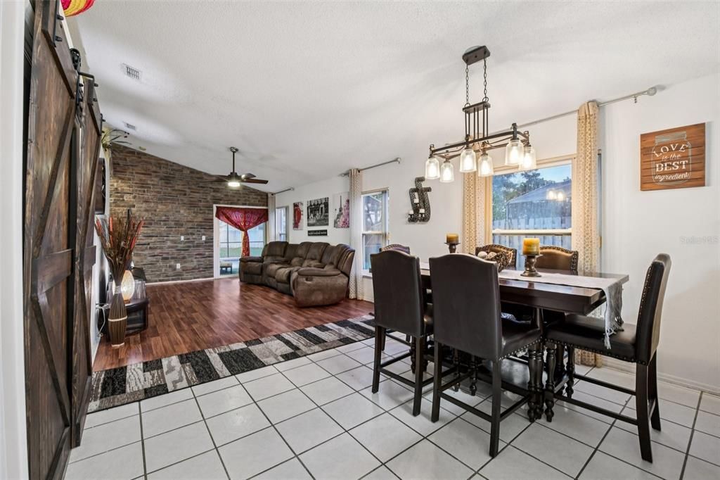 На продажу: $420,000 (4 спален, 2 ванн, 1588 Квадратных фут)