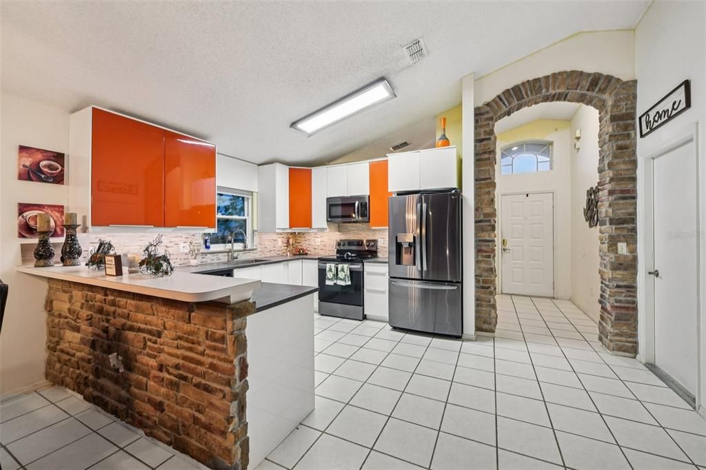 На продажу: $420,000 (4 спален, 2 ванн, 1588 Квадратных фут)