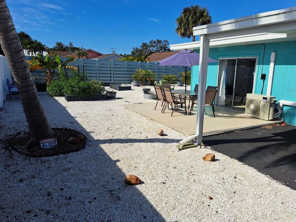 For Sale: $499,900 (2 beds, 2 baths, 1319 Square Feet)