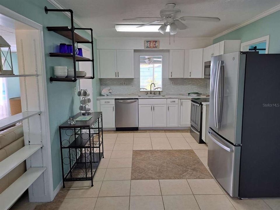 For Sale: $499,900 (2 beds, 2 baths, 1319 Square Feet)