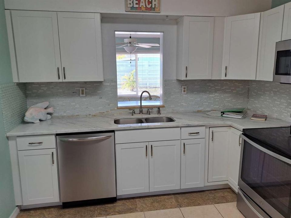 For Sale: $499,900 (2 beds, 2 baths, 1319 Square Feet)