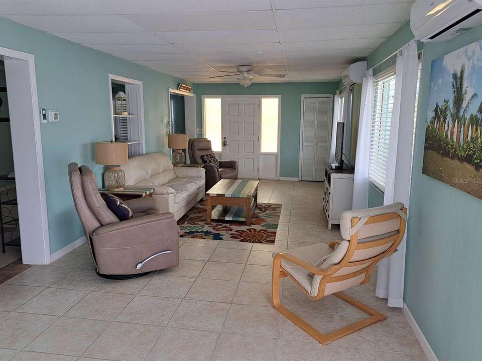 For Sale: $499,900 (2 beds, 2 baths, 1319 Square Feet)