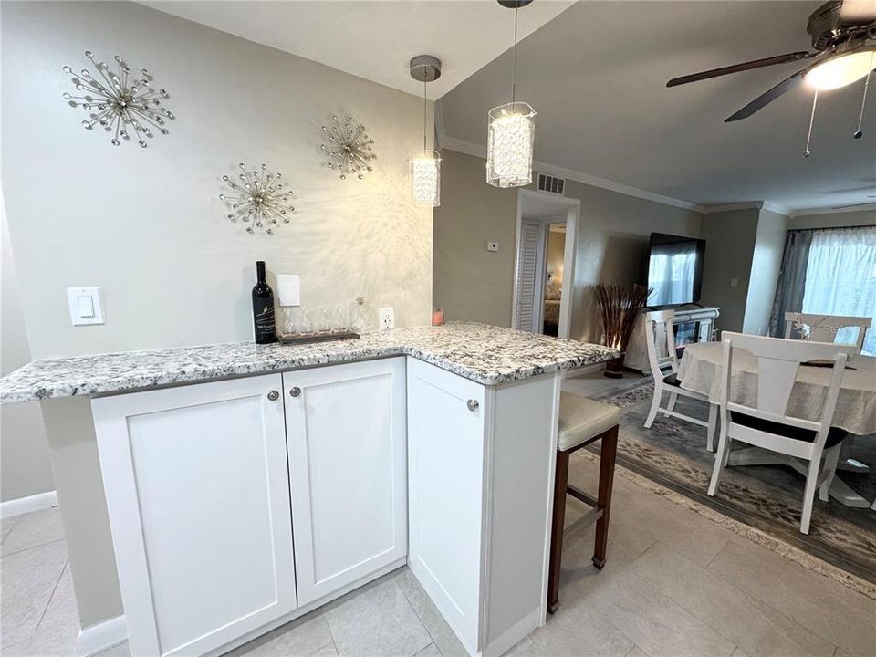 出租: $1,650 (2 贝兹, 1 浴室, 795 平方英尺)