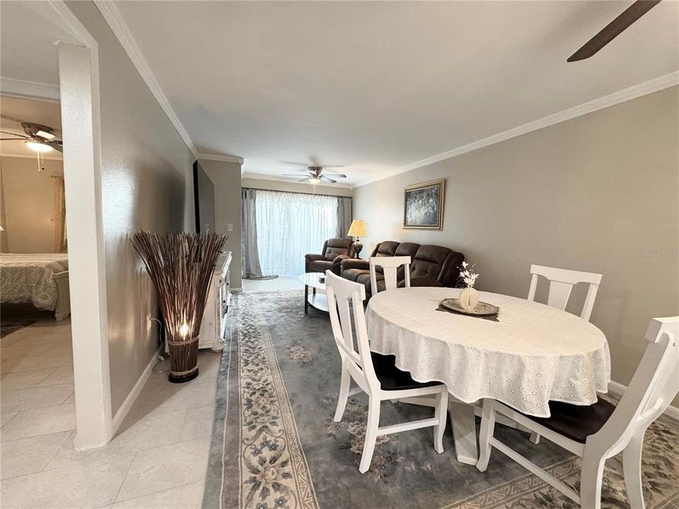 出租: $1,650 (2 贝兹, 1 浴室, 795 平方英尺)