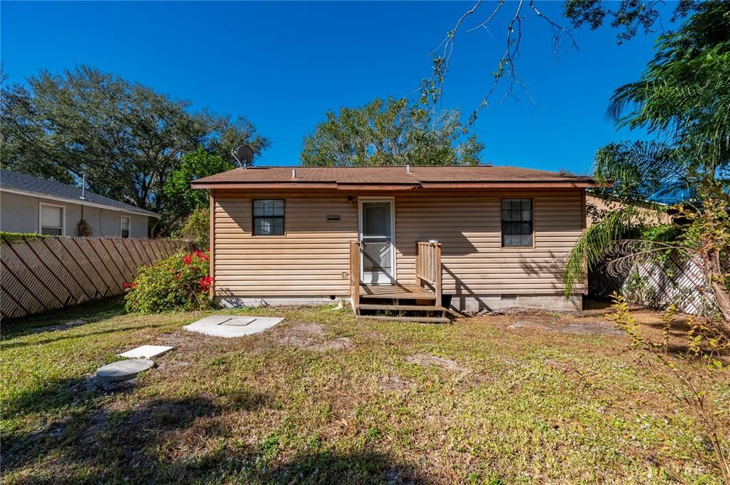 待售: $250,000 (2 贝兹, 1 浴室, 732 平方英尺)