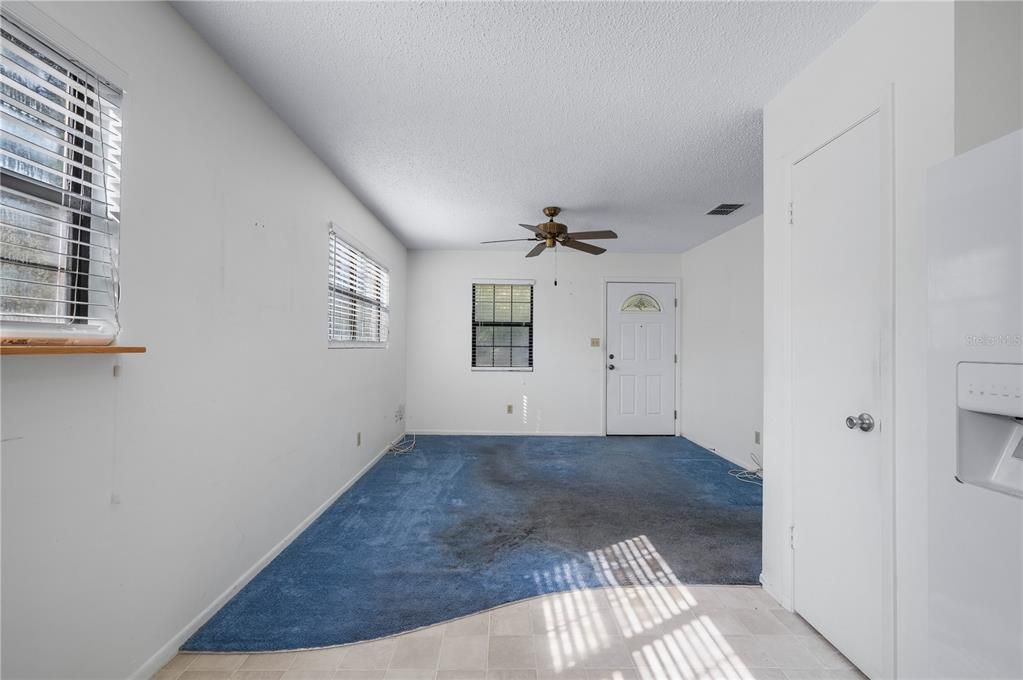 待售: $250,000 (2 贝兹, 1 浴室, 732 平方英尺)