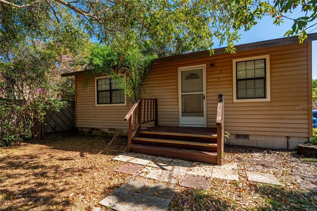 待售: $250,000 (2 贝兹, 1 浴室, 732 平方英尺)