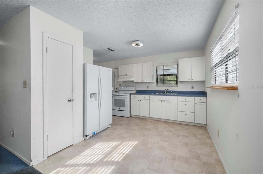 待售: $250,000 (2 贝兹, 1 浴室, 732 平方英尺)