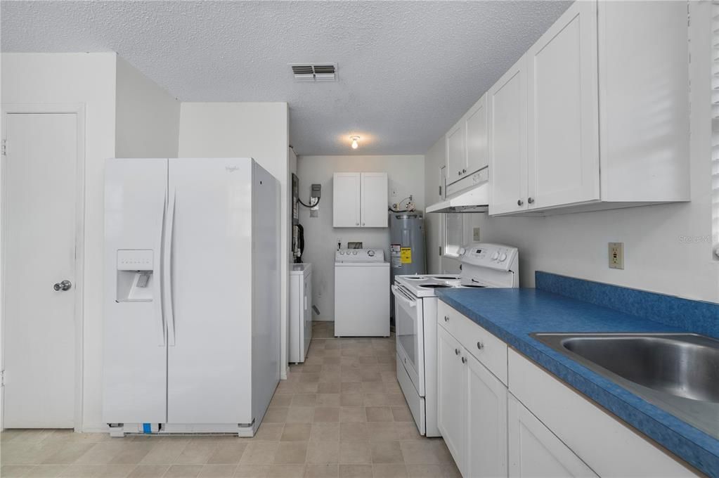 待售: $250,000 (2 贝兹, 1 浴室, 732 平方英尺)