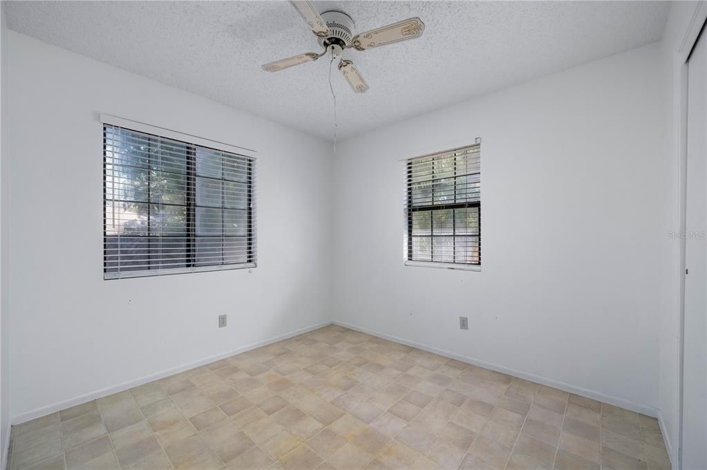 待售: $250,000 (2 贝兹, 1 浴室, 732 平方英尺)