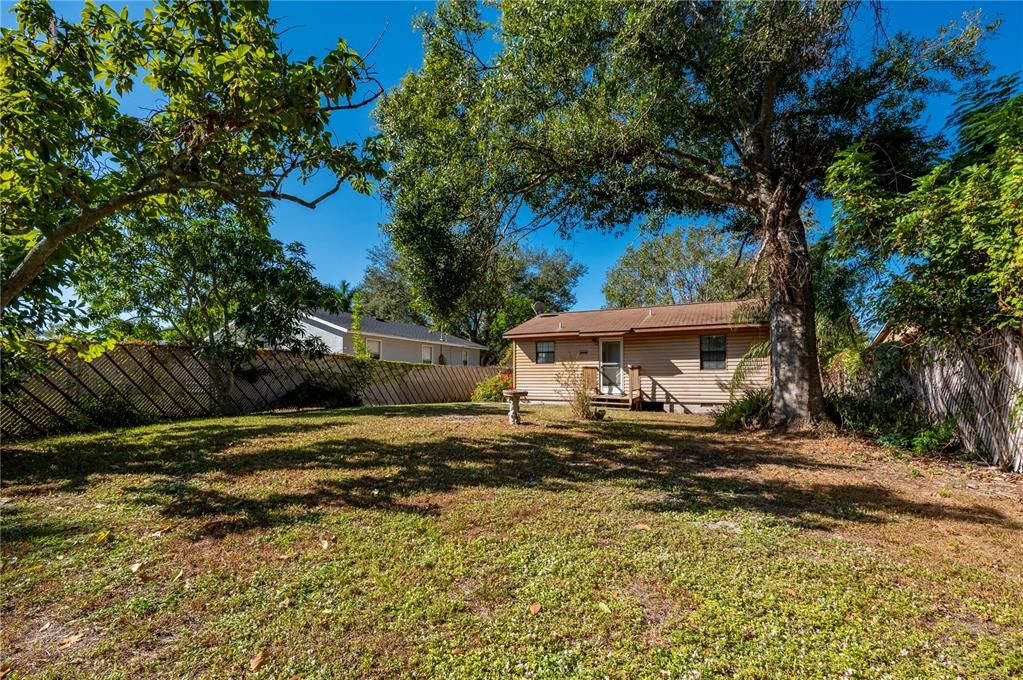 待售: $250,000 (2 贝兹, 1 浴室, 732 平方英尺)