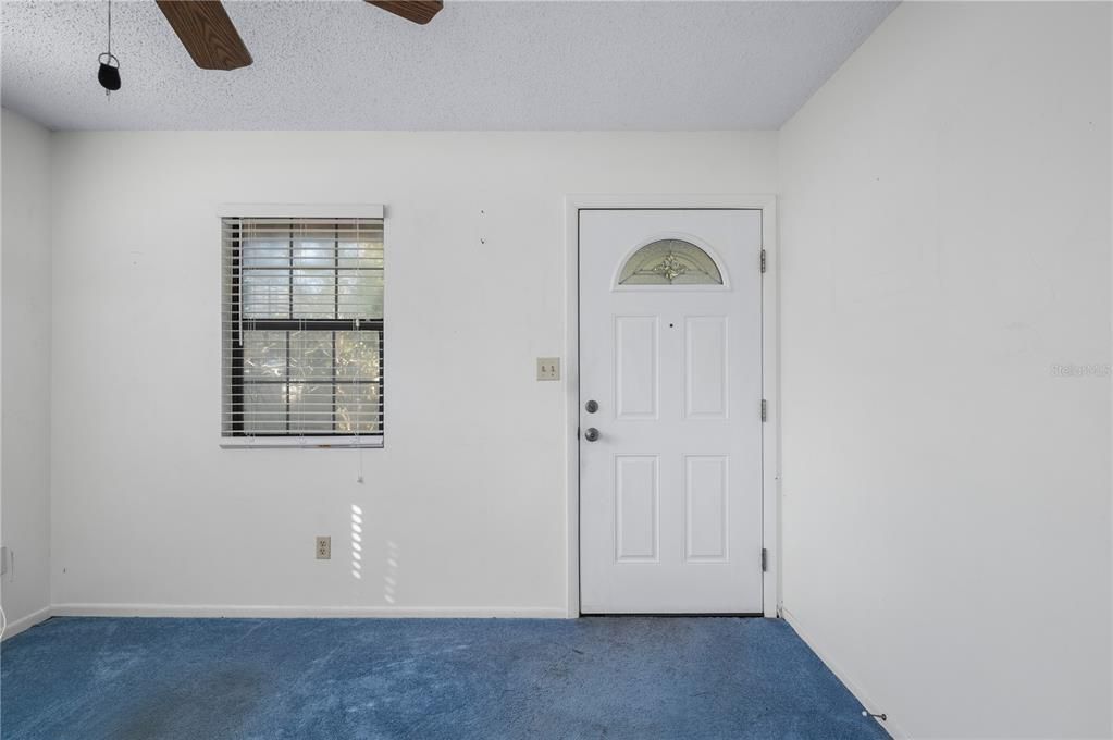 待售: $250,000 (2 贝兹, 1 浴室, 732 平方英尺)