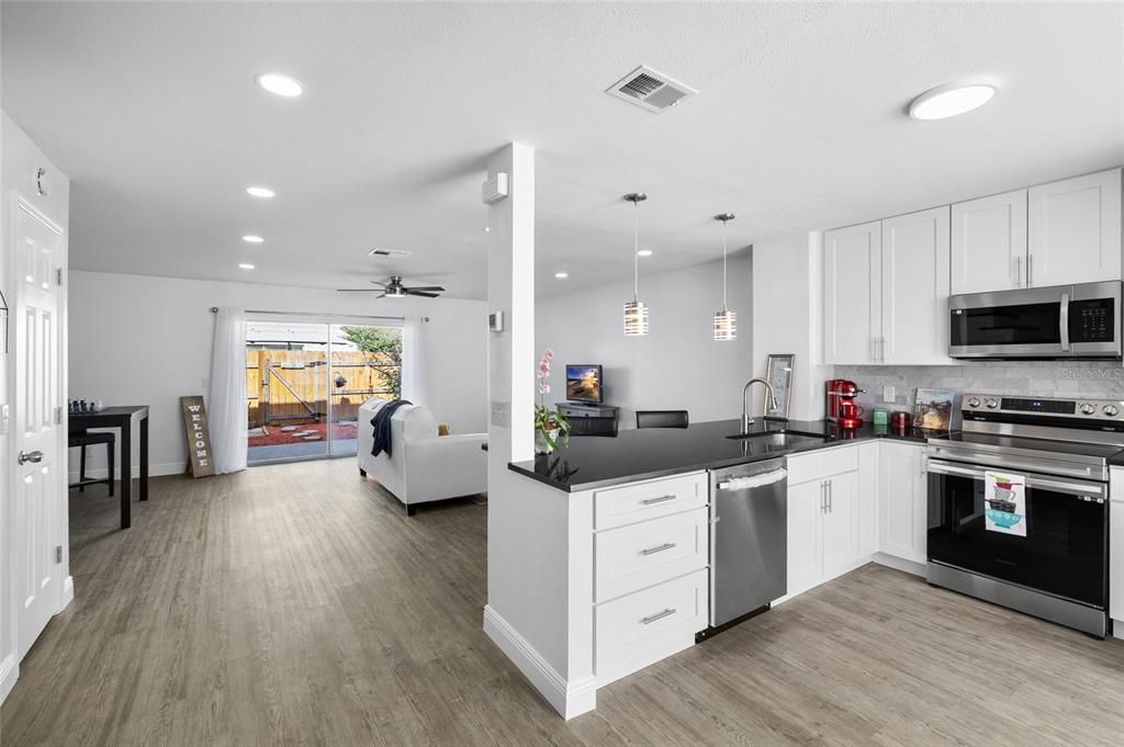 En Venta: $279,900 (3 camas, 2 baños, 1358 Pies cuadrados)