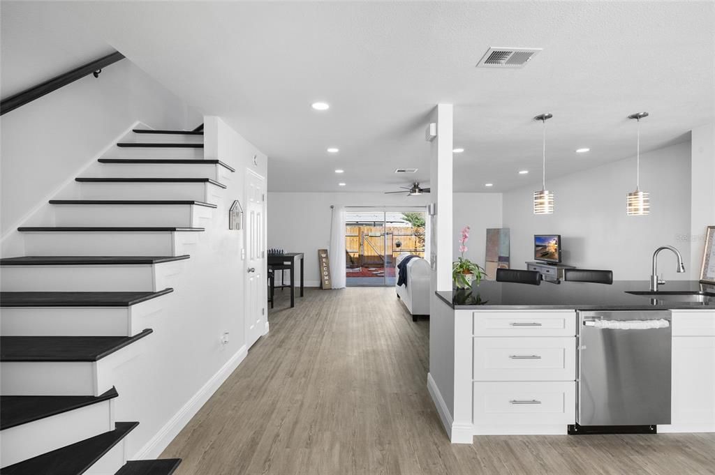 En Venta: $279,900 (3 camas, 2 baños, 1358 Pies cuadrados)