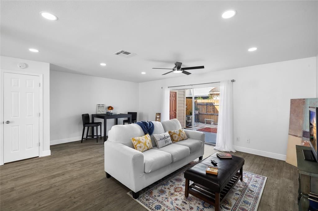 En Venta: $279,900 (3 camas, 2 baños, 1358 Pies cuadrados)