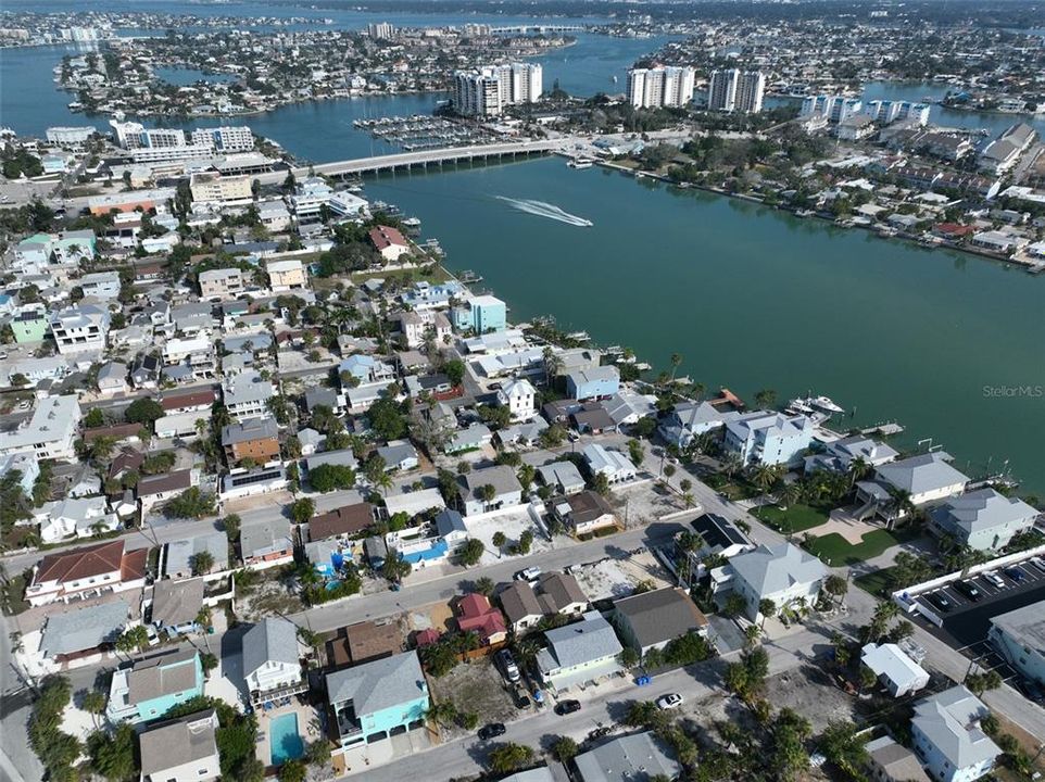 На продажу: $1,500,000 (4 спален, 0 ванн, 3116 Квадратных фут)