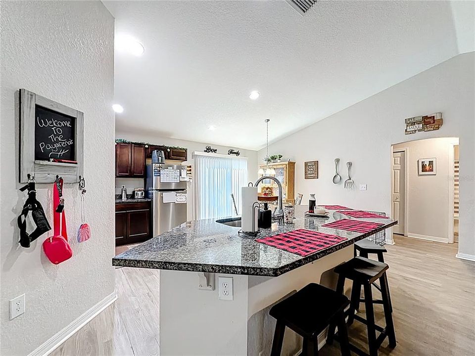 For Sale: $289,900 (3 beds, 2 baths, 1390 Square Feet)
