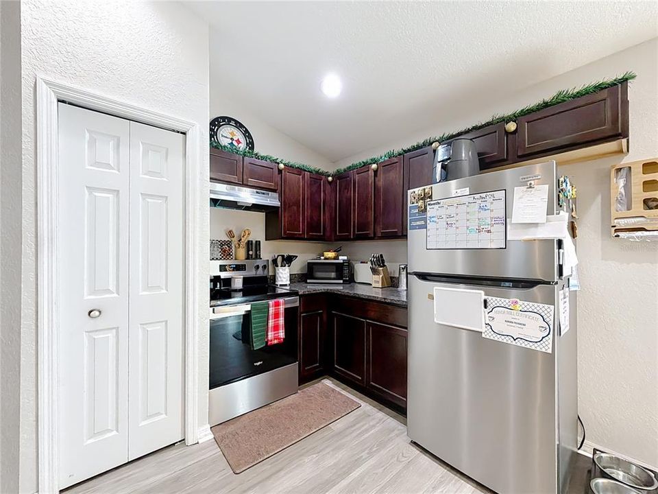 For Sale: $289,900 (3 beds, 2 baths, 1390 Square Feet)