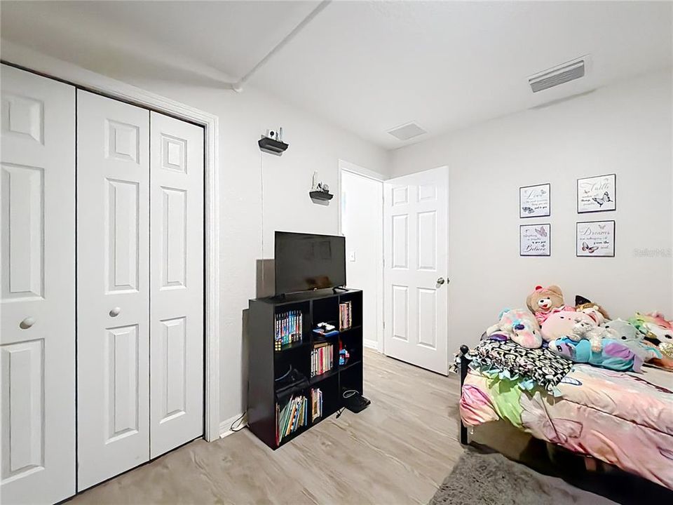 For Sale: $289,900 (3 beds, 2 baths, 1390 Square Feet)