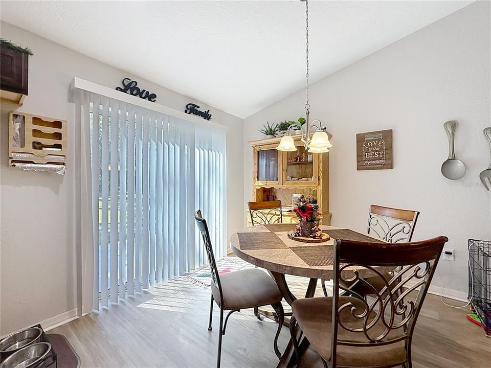 For Sale: $289,900 (3 beds, 2 baths, 1390 Square Feet)