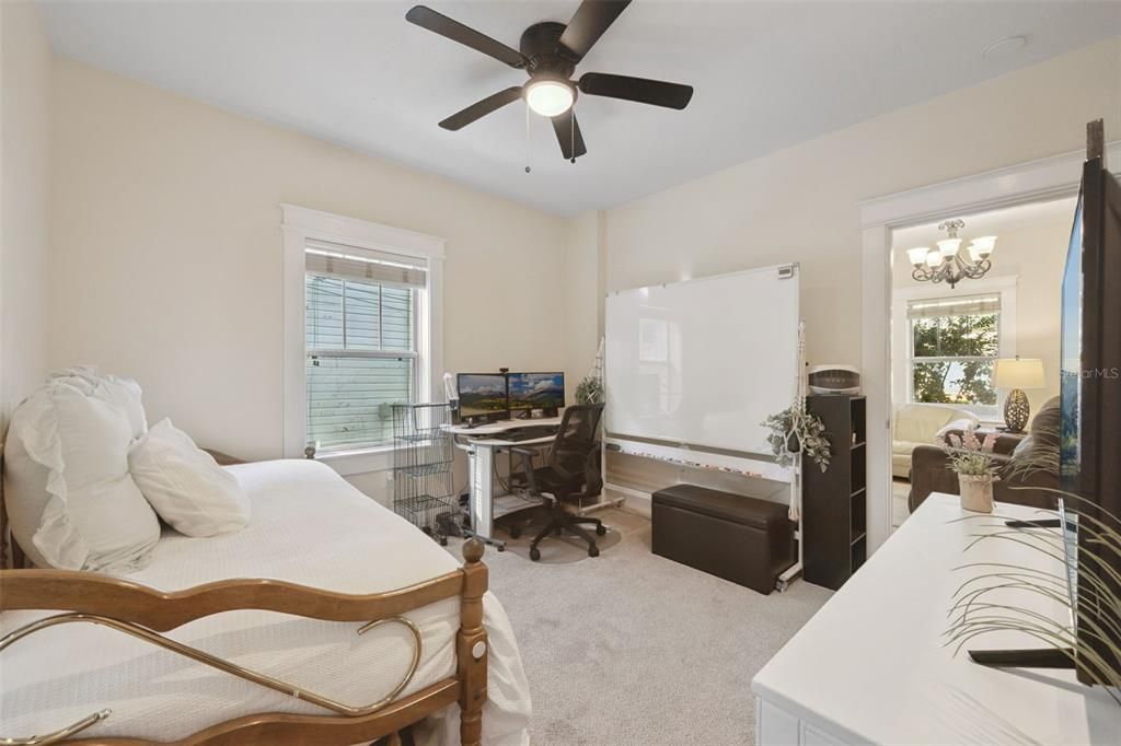 На продажу: $650,000 (4 спален, 0 ванн, 1718 Квадратных фут)