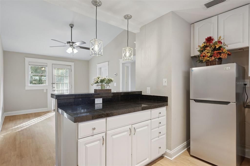 На продажу: $650,000 (4 спален, 0 ванн, 1718 Квадратных фут)