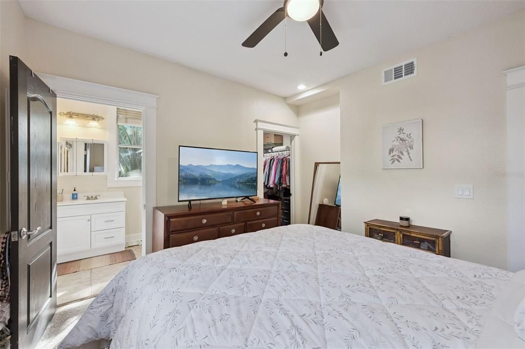 На продажу: $650,000 (4 спален, 0 ванн, 1718 Квадратных фут)