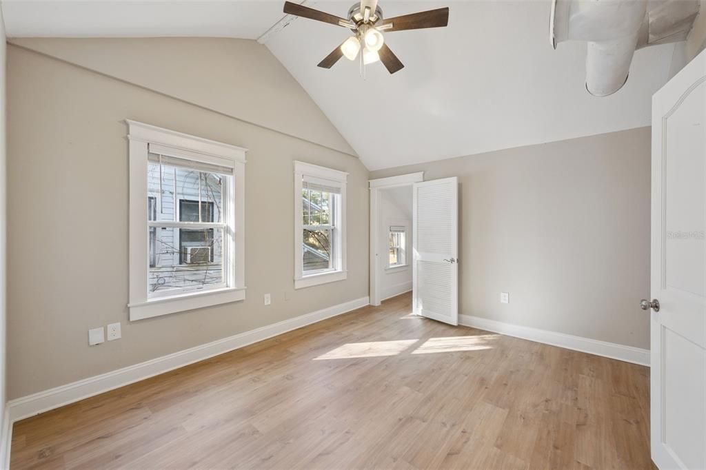 На продажу: $650,000 (4 спален, 0 ванн, 1718 Квадратных фут)