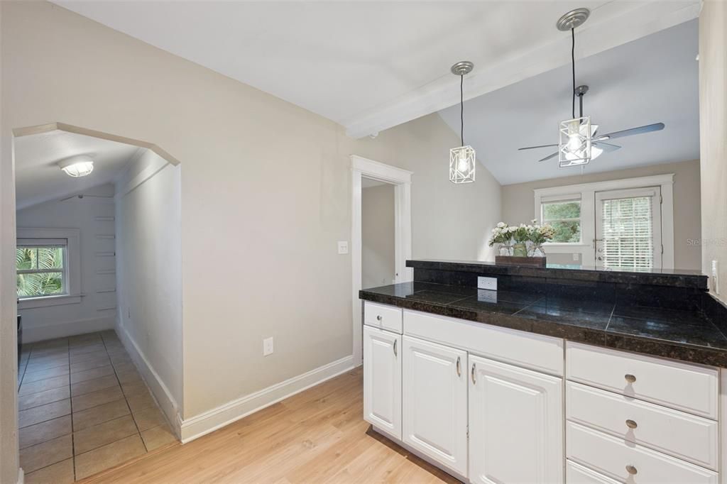 На продажу: $650,000 (4 спален, 0 ванн, 1718 Квадратных фут)