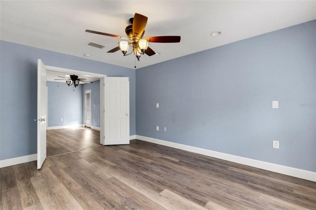 合同活跃: $439,900 (4 贝兹, 2 浴室, 2006 平方英尺)