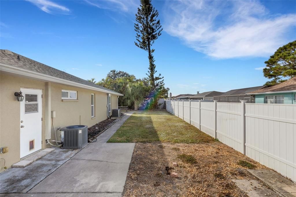 合同活跃: $439,900 (4 贝兹, 2 浴室, 2006 平方英尺)