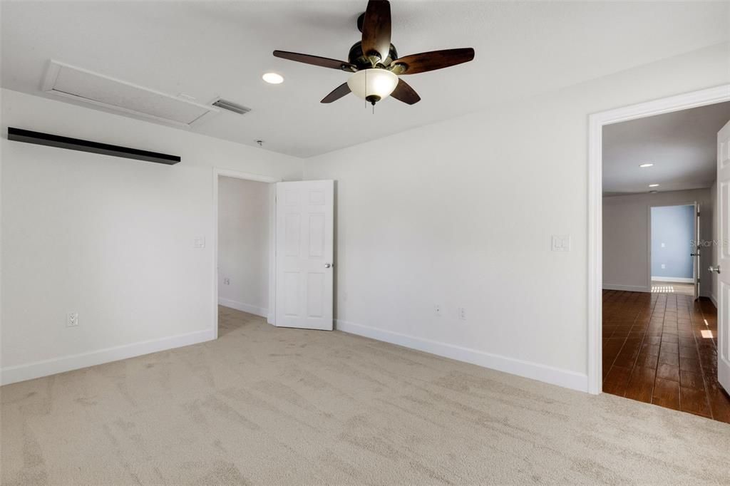 合同活跃: $439,900 (4 贝兹, 2 浴室, 2006 平方英尺)